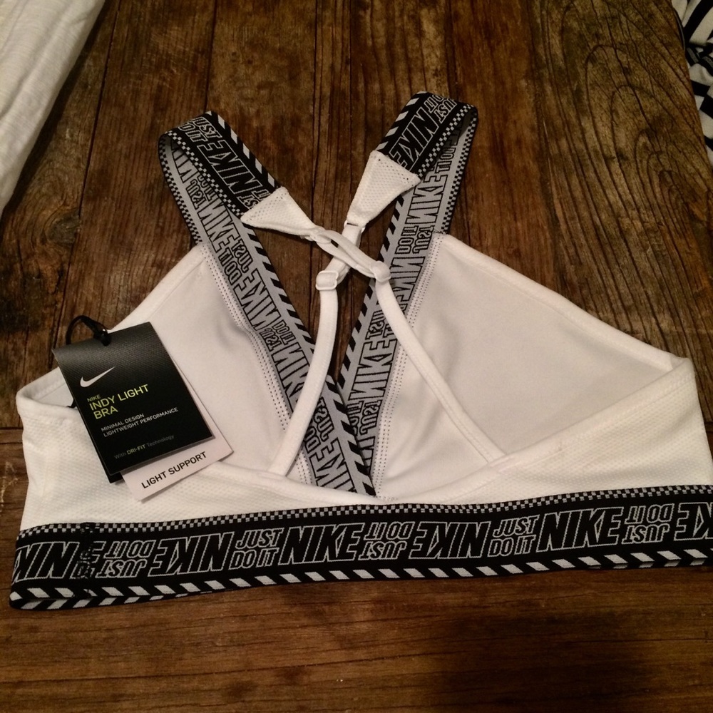 SOLD NWT Nike White Indy Sports Bra: Medium - Picture 6 of 7